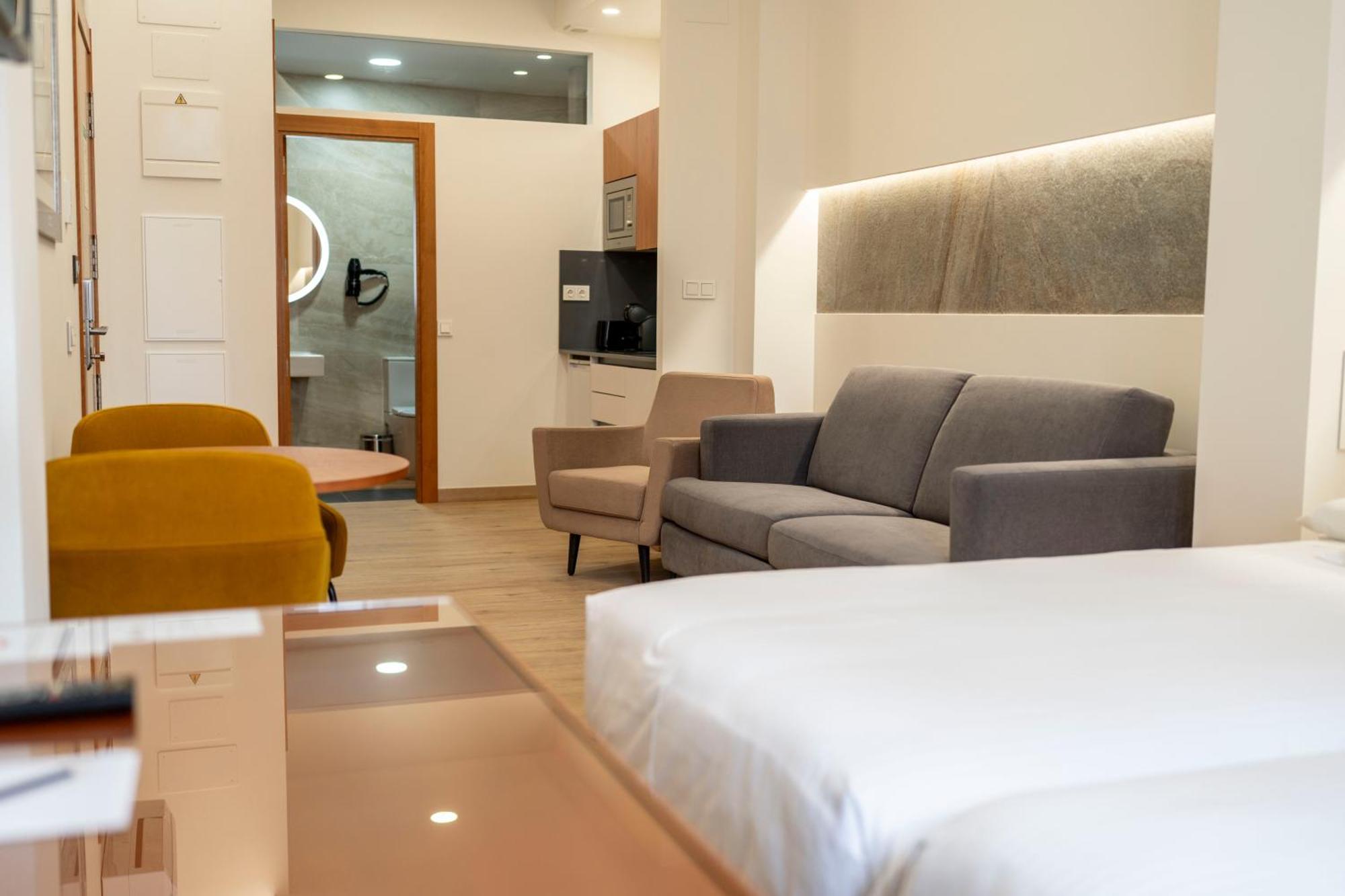 Torreluz Suites Almeria Ngoại thất bức ảnh